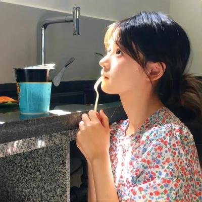 我配不上她